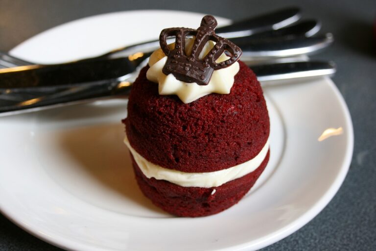 scone, red cake, dessert-252805.jpg